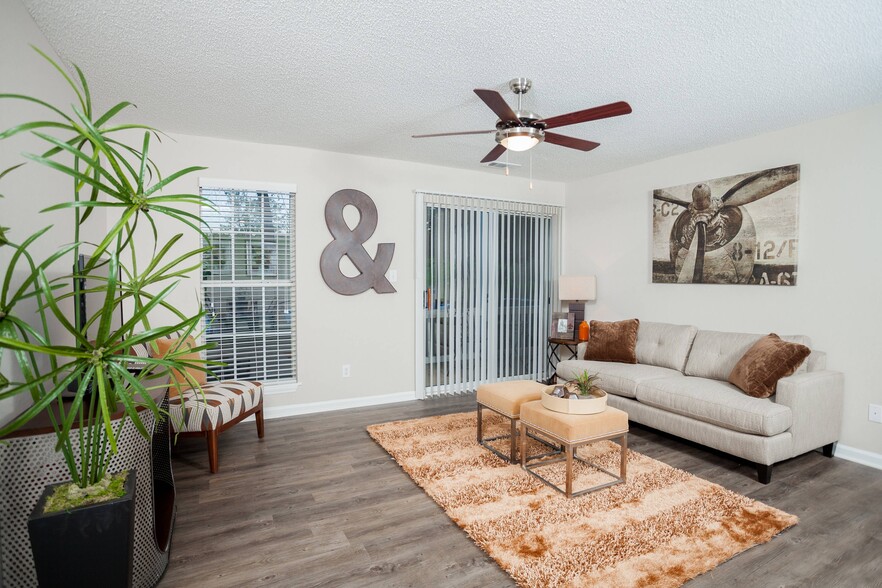 Open Floor Plan Living Area - Arbors at Brookfield Apartments