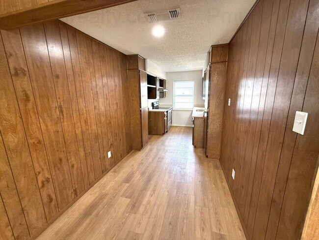 Building Photo - AVAILABLE NOW!!! Lovely 3-Bedroom 1.5-Bathroom in Duncanville - Two blocks from the Duncanville H...