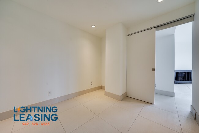 Building Photo - 3949-3945 Los Feliz Blvd