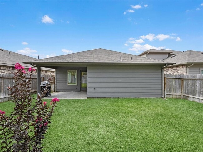 Building Photo - 16821 Short Pnes Dr