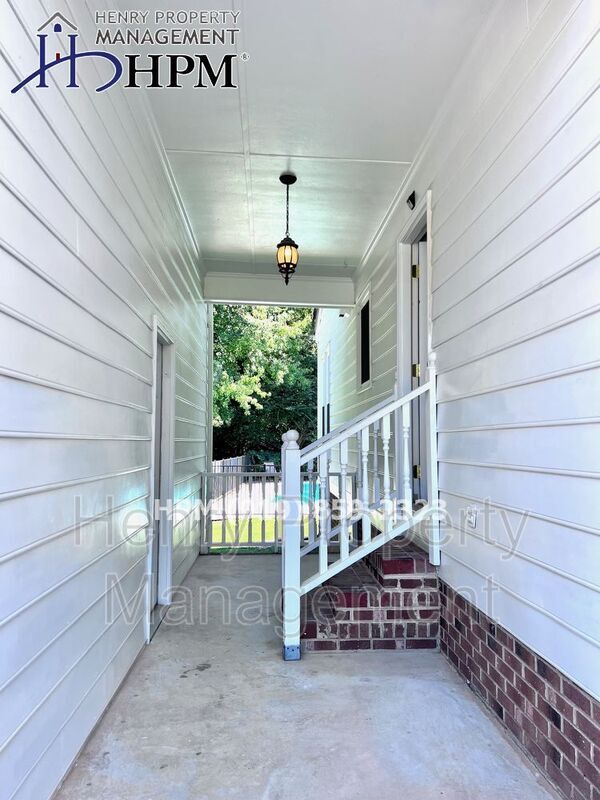 Building Photo - 4301 Ellinwood Dr