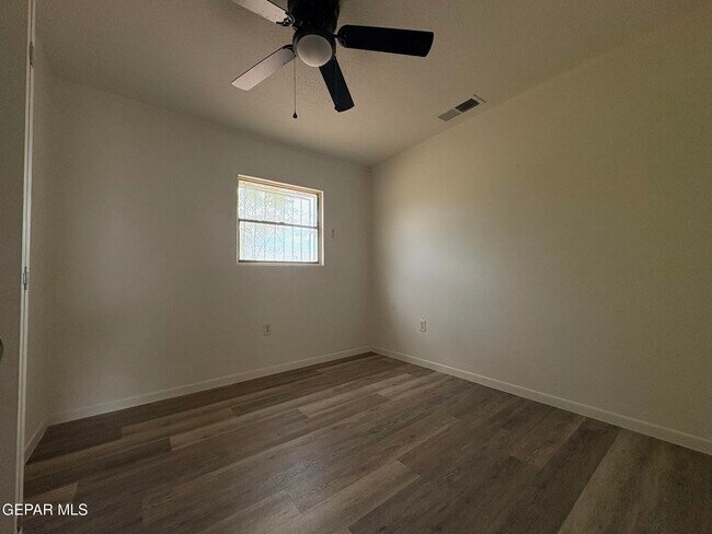 Building Photo - 4900 Debeers Dr