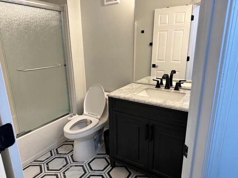 Building Photo - 1550 Northern Neck Dr