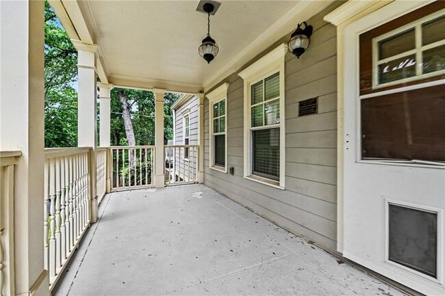 Building Photo - 3544 College St