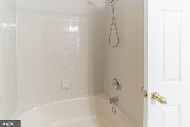 Building Photo - 40 Madison Way