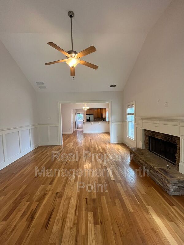 Building Photo - 1357 Eubanks Ave