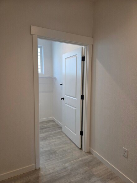 laundry room off mudroom - 5450 NW Stardown Dr