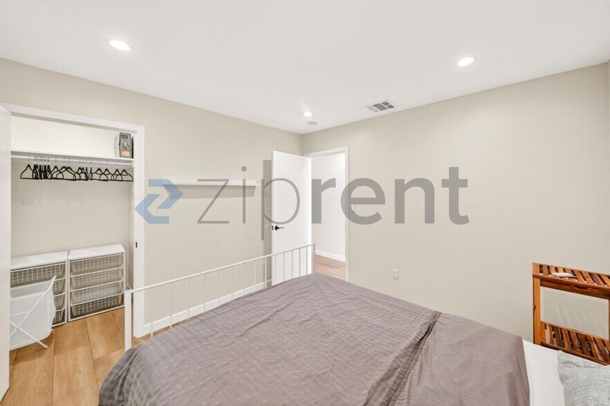 Building Photo - Unit 1/2