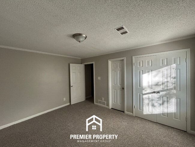 Building Photo - 9893 Cherokee Dr