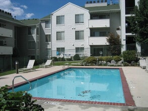 Building Photo - 2 Bedroom 2 Bath Condo on 9th East!!!
