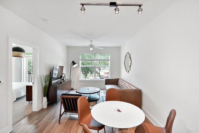 Building Photo - 238 S West St