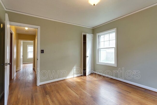Building Photo - 1644 N Willamette Blvd