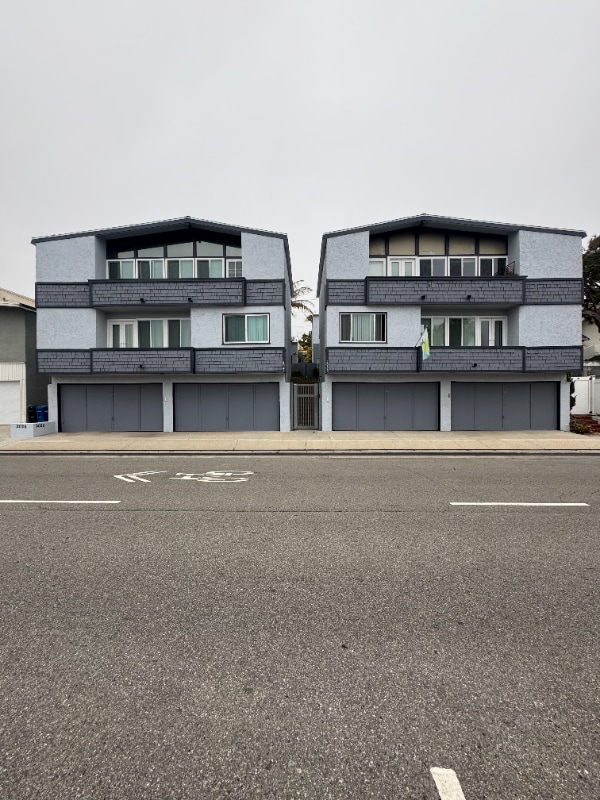 Building Photo - 2026 Hermosa Ave