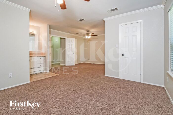 Building Photo - 405 Lone Oak Cir