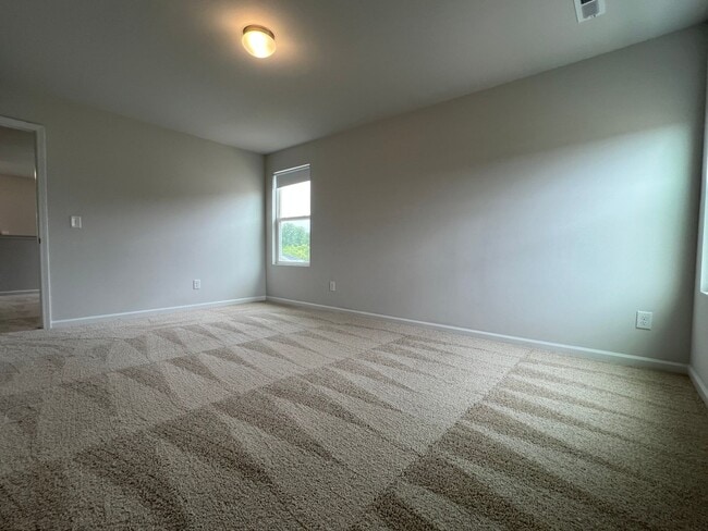 Building Photo - Nice on New Home Place