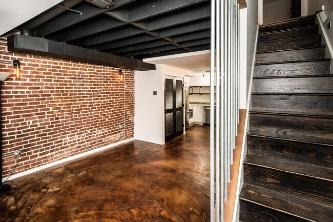 Building Photo - 811 T St NW