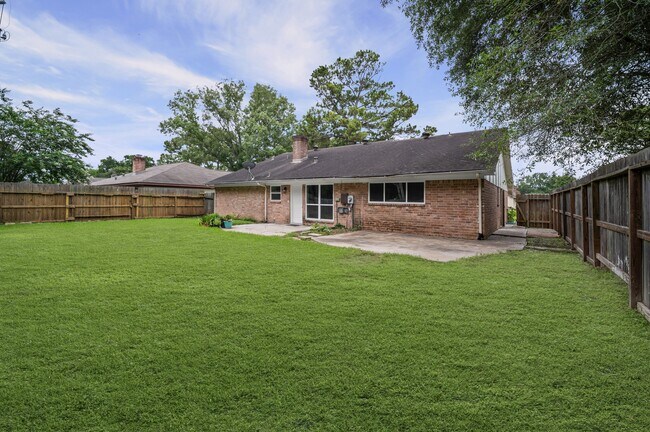 Building Photo - 10935 Silkwood Dr