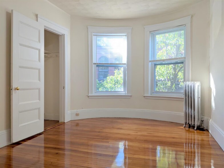 Building Photo - 14 Sanborn Ave