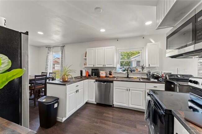 Building Photo - 1630 Falke Dr