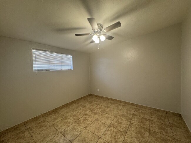 Building Photo - 2 Bedroom 1 Bathroom with W/D