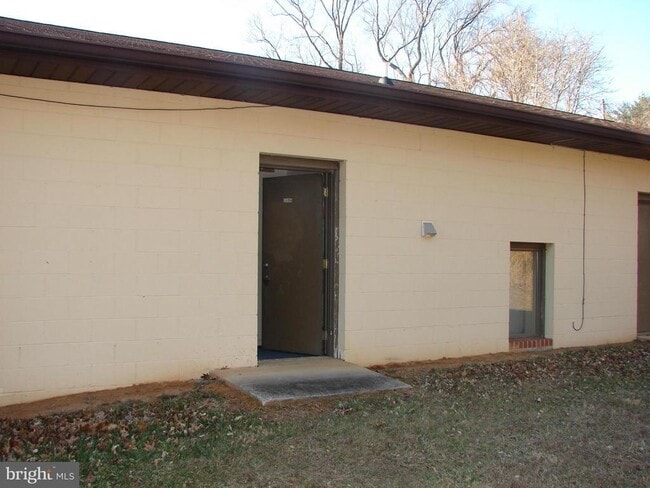 Building Photo - 2809 Belair Rd