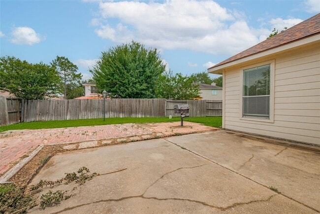 Building Photo - 17215 Stratford Green Dr