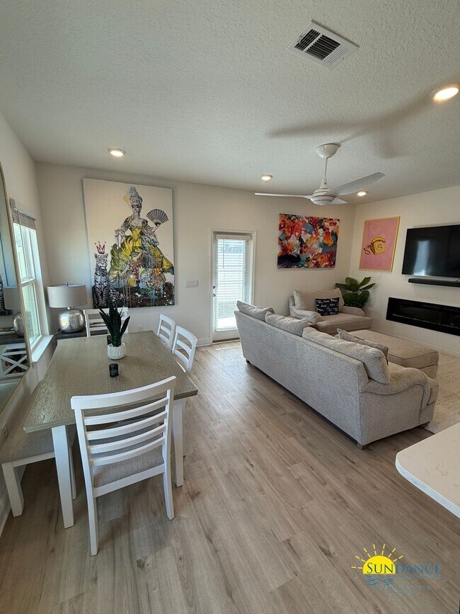 Building Photo - Charming End-Unit Townhome Near Destin Harbor & Crab Island!