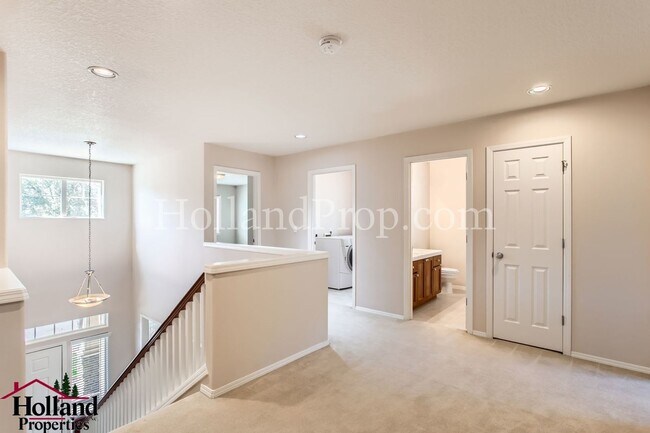 Building Photo - Spacious 4-Bedroom Home in Orenco Gardens ...