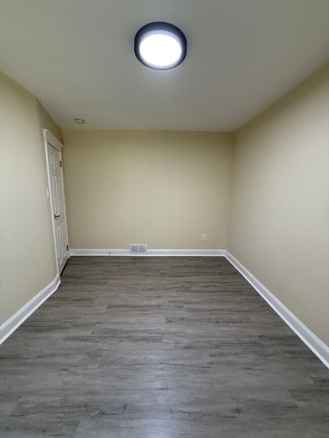 Building Photo - 428 3rd Ave