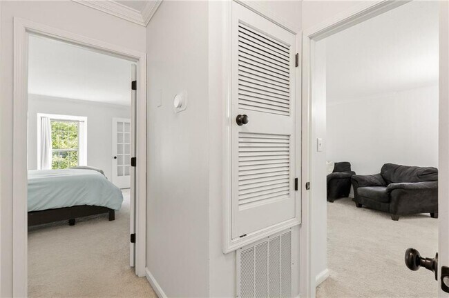 Building Photo - 24307 Plantation Dr NE