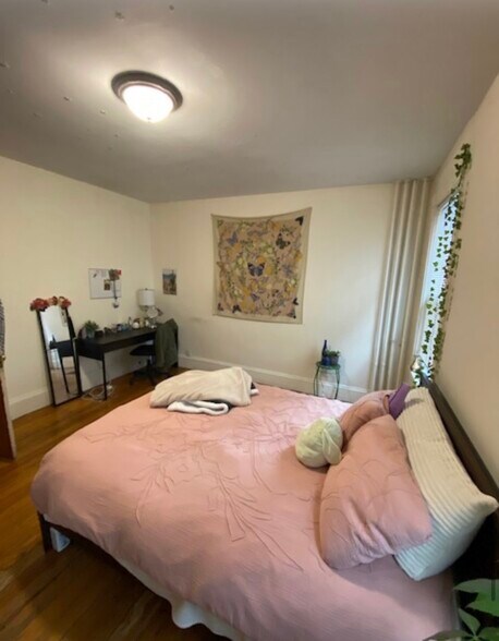 Building Photo - 121 Calumet St