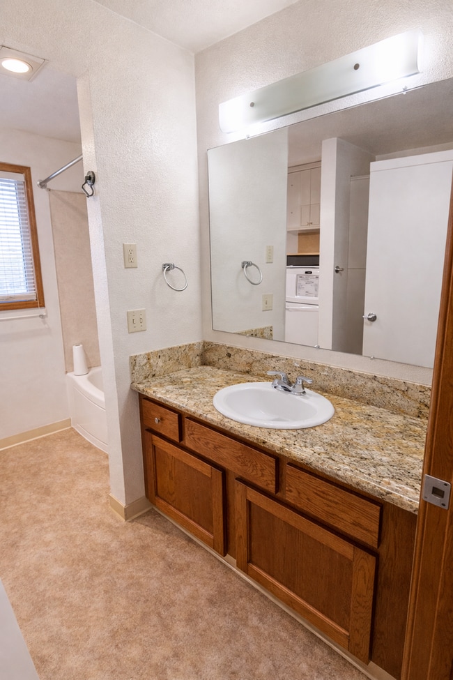 Building Photo - HANS01