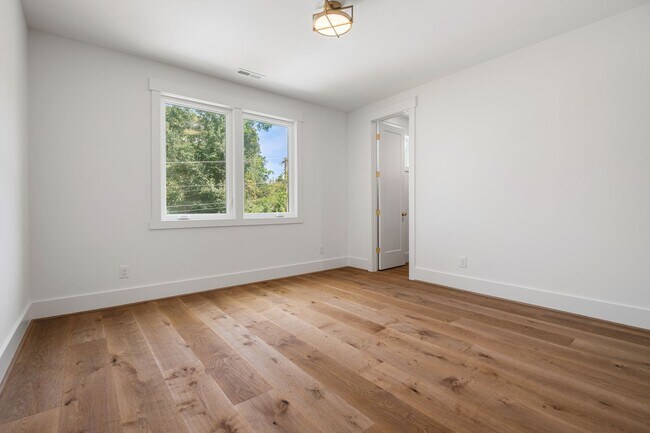 Building Photo - Modern 5-bedroom, 5-bathroom home in Durham