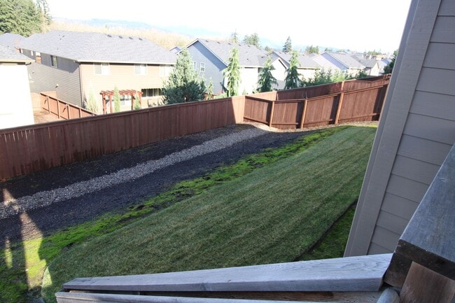 Building Photo - WELL MAINTAINED, BEAUTIFUL 5 BR HOME IN THE CAMAS HILLS!