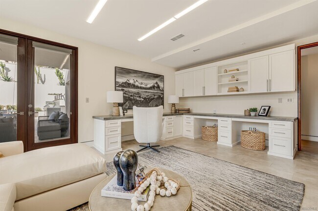 Building Photo - 8070 La Jolla Scenic Dr N