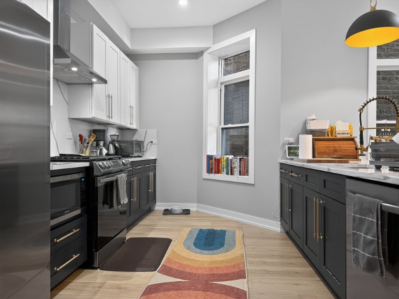 Building Photo - 2451 N Albany Ave