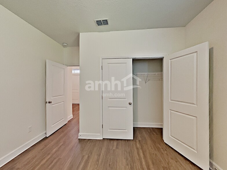 Building Photo - 3007 Creek Village Ln