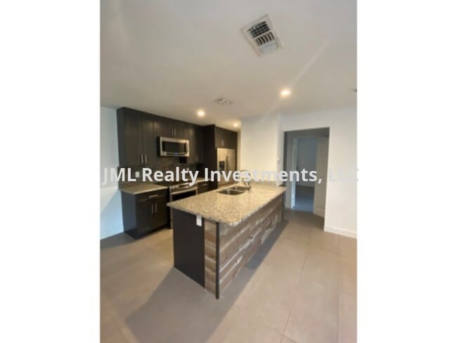 Building Photo - 615 Dory Ln