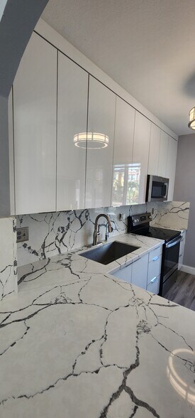 Building Photo - 640 SE 1st St