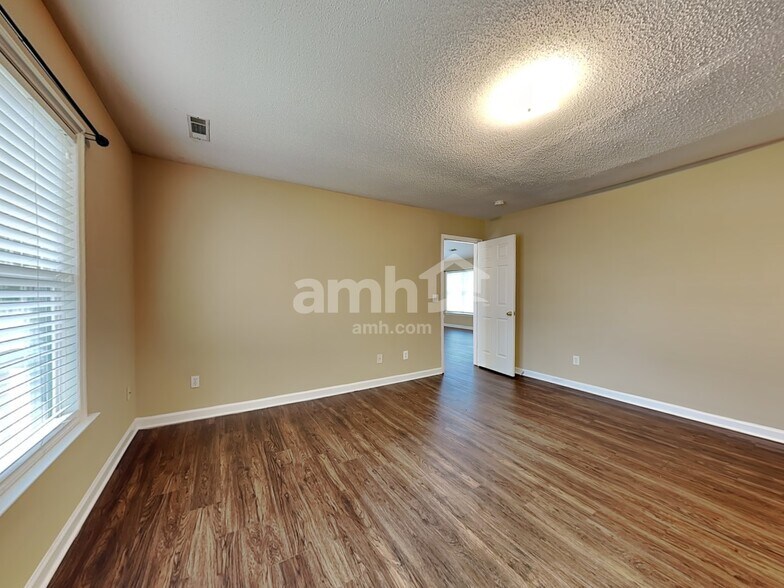 Building Photo - 1473 Lewisburg Pointe Dr