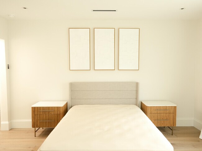 Building Photo - 1017 Tamarind Rd