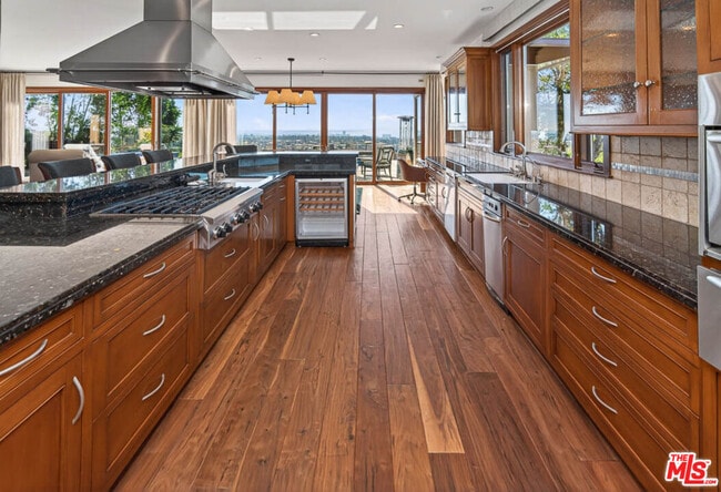 Building Photo - 1120 El Medio Ave