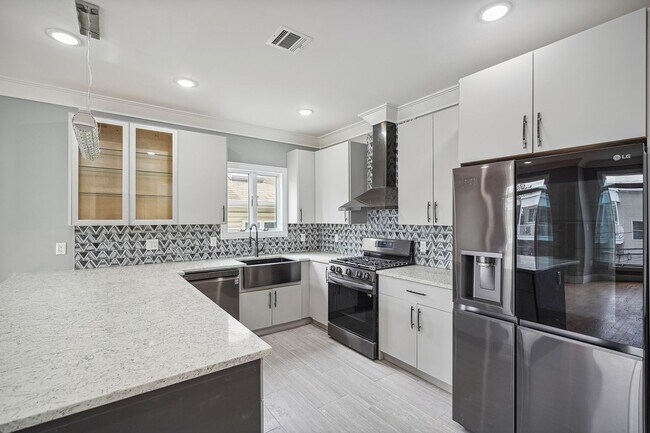 Building Photo - 25 Wallis Ave