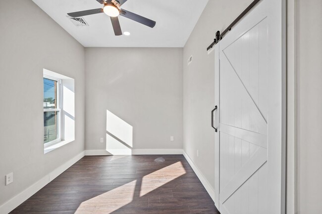 Building Photo - Capel Lofts
