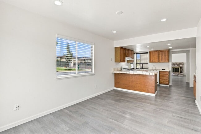Building Photo - 745 Cedar Dr