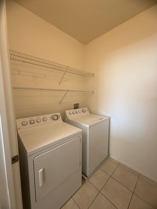 Building Photo - GUARD GATED TOP FLOOR PRIVATE 1 BED CONDO FEATURING A DETACHED 1 CAR GARAGE