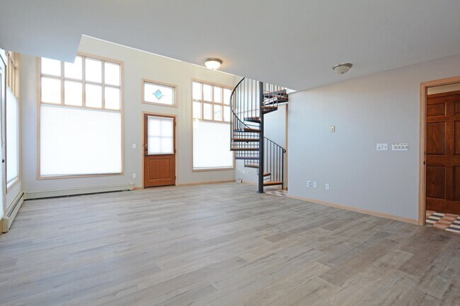 Building Photo - 814 Grand Ave