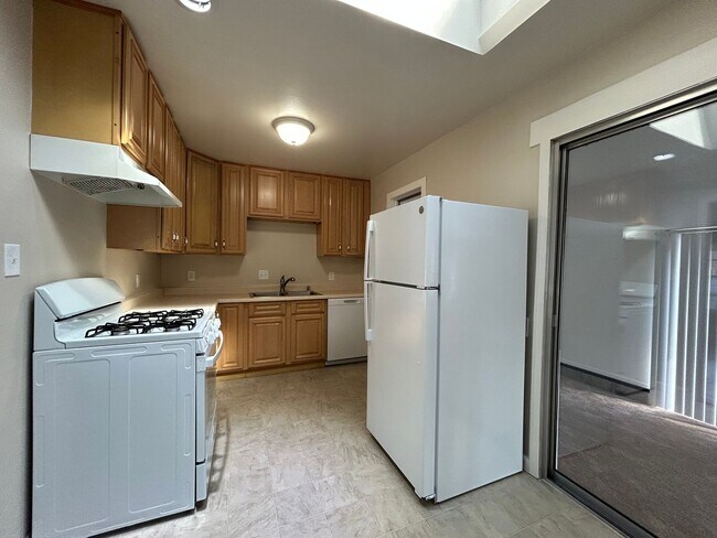 Building Photo - Charming Single Story 2-Bedroom Home in Ma...