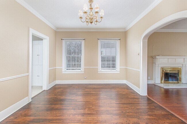 Building Photo - Spacious 4 Bed / 2 Bath Home with Garage & Fenced Backyard in Central Temple