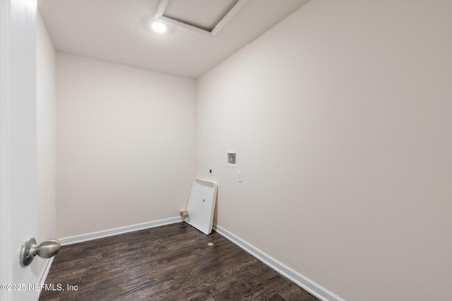 Building Photo - 8466 Cape Fox Dr